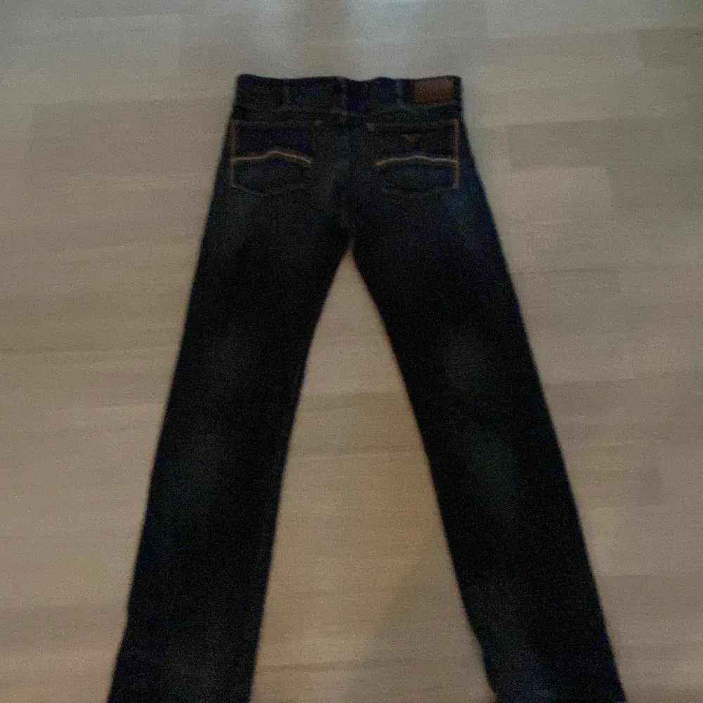 EA7 jeans som inte har blivit använd så mycket köpta för 1400kr och kommer säljas för 500kr kan också diskuteras . Jeans & Byxor.