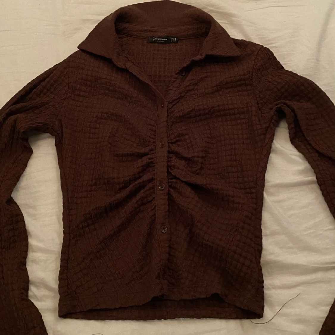 brun blus från stradivarius