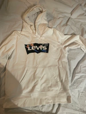 Levis hoodie - Jag säljer denna hoodie pågrund av att den inte kommer till annvändning längre 