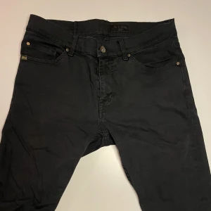 Jeans, Tiger of sweden (Evolve) - Svarta jeans. Märke Tiger of sweden. Storlek W31 L42.