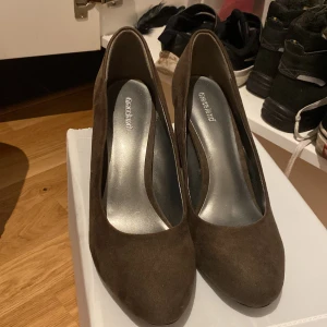 Klackskor  - Ny skick, används en gång till bröllopsfest 