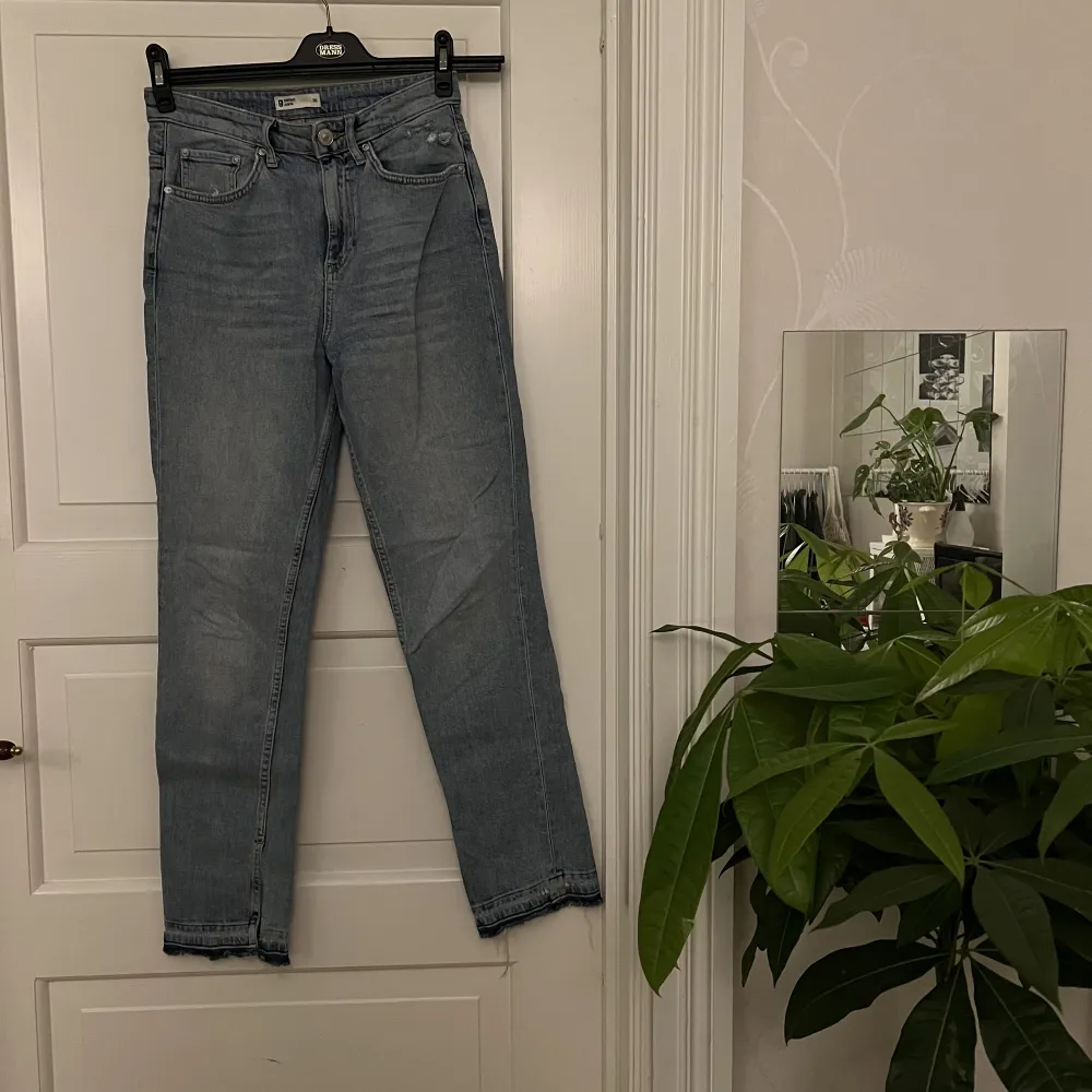 Jeans från Ginatricot, storlek 36. Använda men i gott skick. Kan mötas i Göteborg eller skicka, köparen står för frakt.. Jeans & Byxor.