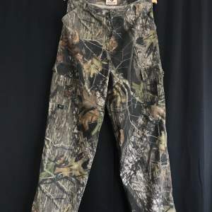 Baggy camo pants from MossyOak Condition 10/10 Size L-XL I recommend it to 185-195 cm tall people. 