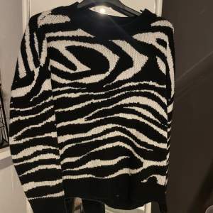 Fin zebra tröja, använd 1-2 gånger så den är i väldigt bra skick