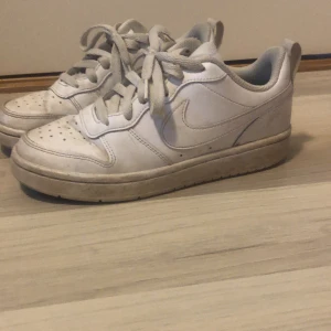 Nike - Nike skor. Ganska använda men hyffsat bra skick! 