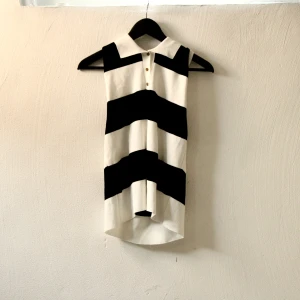 Topp utan armar - Topp utan armar och öppen rygg