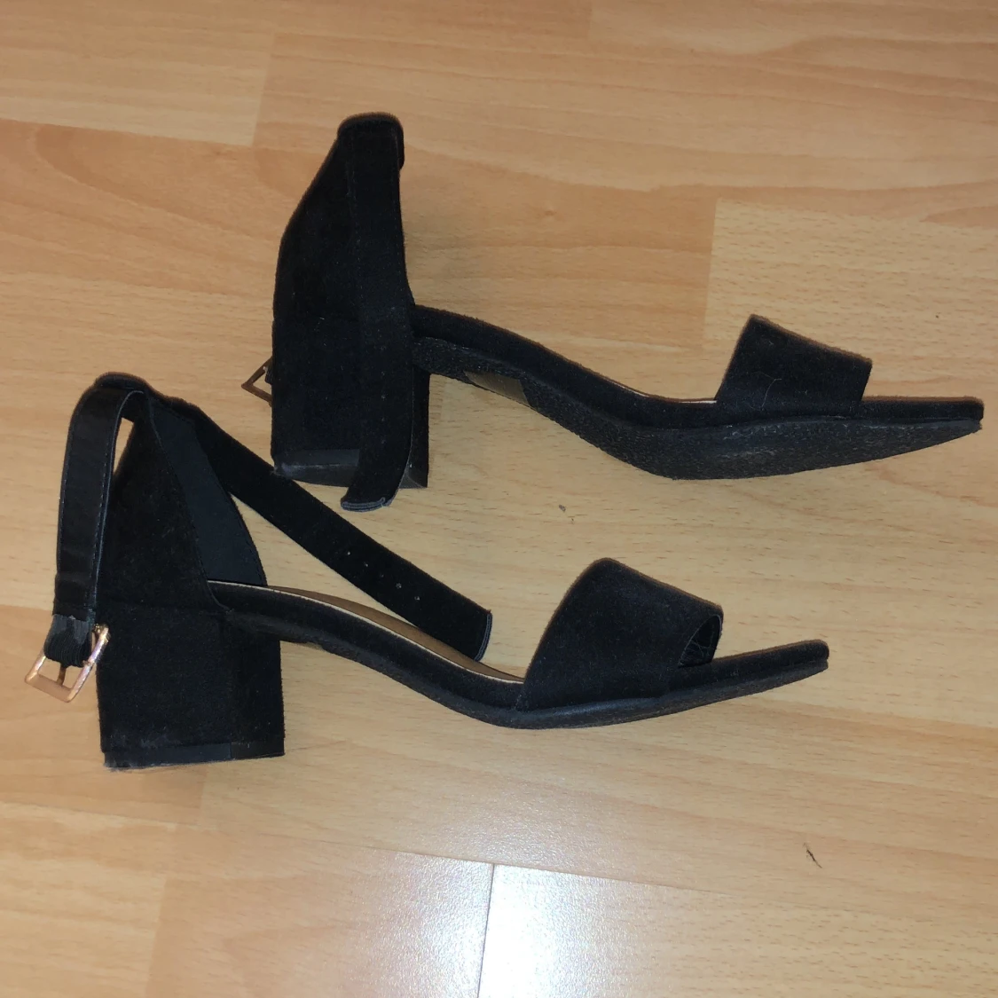 Svarat klackar  - 90