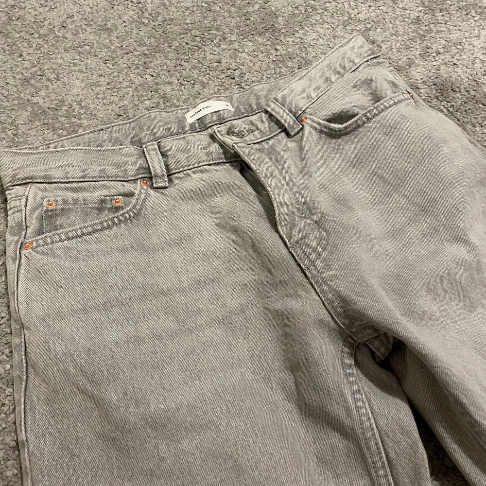 helt nya, oanvända, lågmidjade jeans. De är från gina och inte använda pga att det inte riktigt är min stil. ny pris 500kr. Jeans & Byxor.