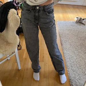 Jeans - Säljer dessa jeansen från gina