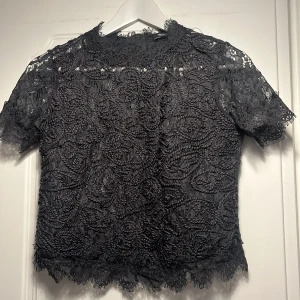 Grå topp - Toppen är från zara, storlek: S, Pris: 50kr