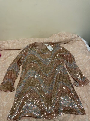 Klänning  - Helt ny klänning 