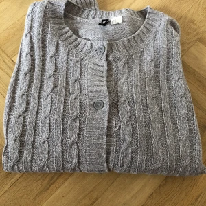 Långärmad kofta - Långärmad kofta, i stort sätt oanvänd. 