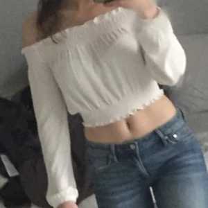 Fin Offshoulder top!  - Jättefin vit långärmad Offshoulder top!