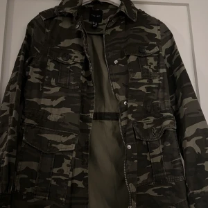 Trendig jacka - Svin snygg jacka, köpt secondhand och väldigt fint skick😄