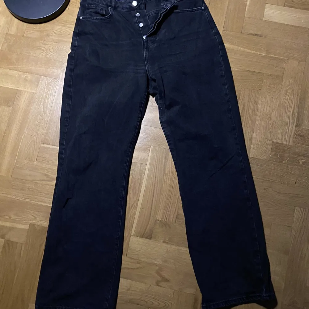Näst intill oanvända svarta bikbok jeans, i storlek W33L32. . Jeans & Byxor.