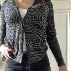 Kofta med mönster  - Kofta med mönster 