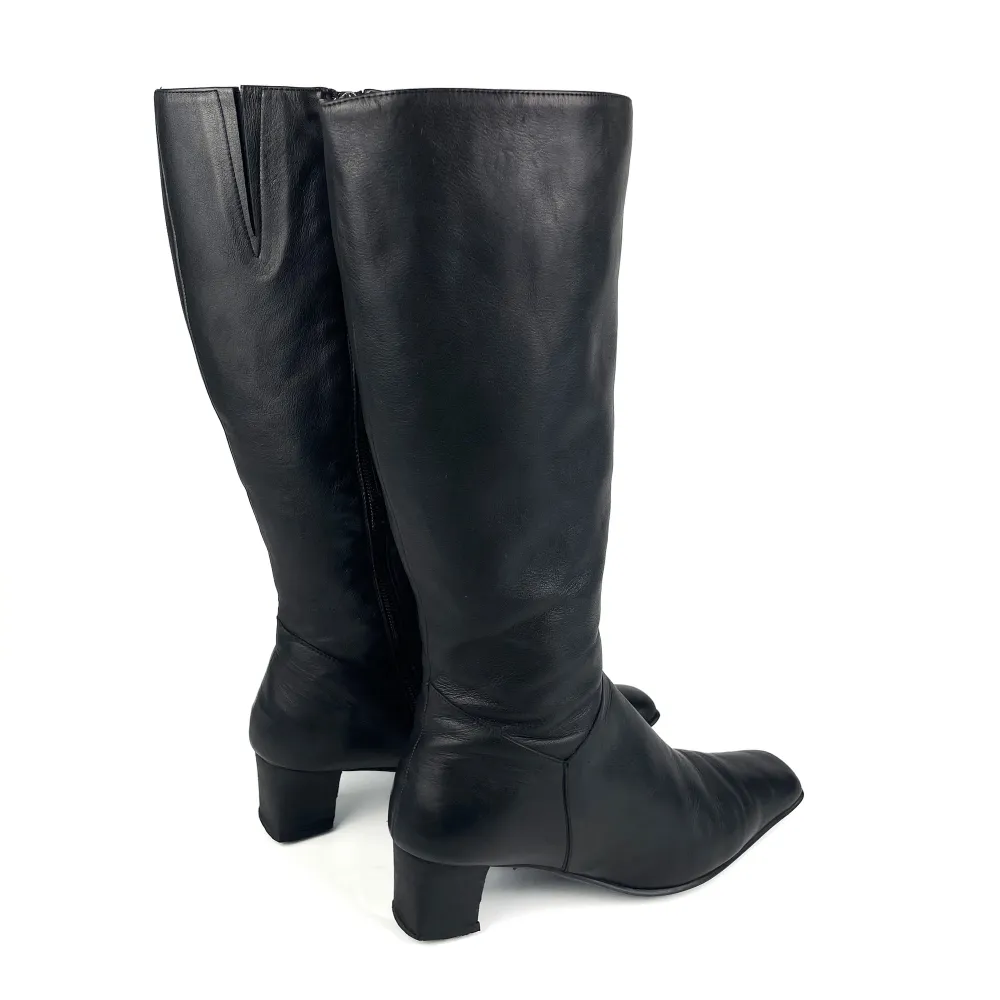 Vintage Y2K 90s 00s DANSI real leather narrow square toe block heel mid calf to knee high boots in black. Some scratches and marks, some creasing, the heels are a little chipped. Label 36, fit more like 36,5. Ask for full description. No returns.. Skor.