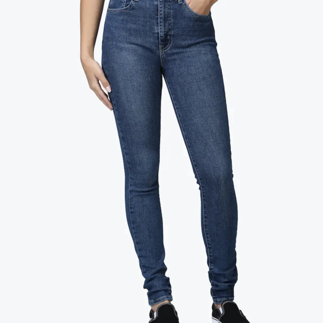 Blåa Levis jeans i storlek 24