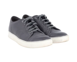 Lanvin skor - Säljer nu mina Lanvin toe cap i fint skick, det är storlek 42,5 men mycket stora i storleken så passar 43-44.