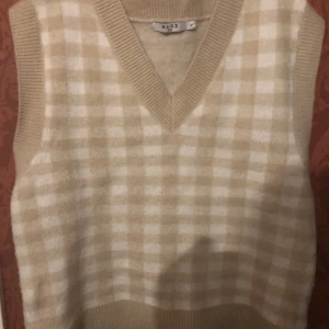 Väst - En jättefin väst från NA-KD som inte kommer till användning 