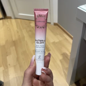 Lumene blush - Bara testad. Färg: 4 berry blush Ny pris 129kr mitt pris 70