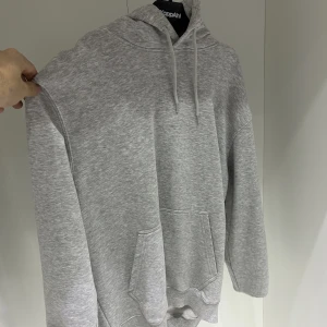 Weeekday tröja - En vanlig grå tröja från Weekday som ej används. Skick 8/10