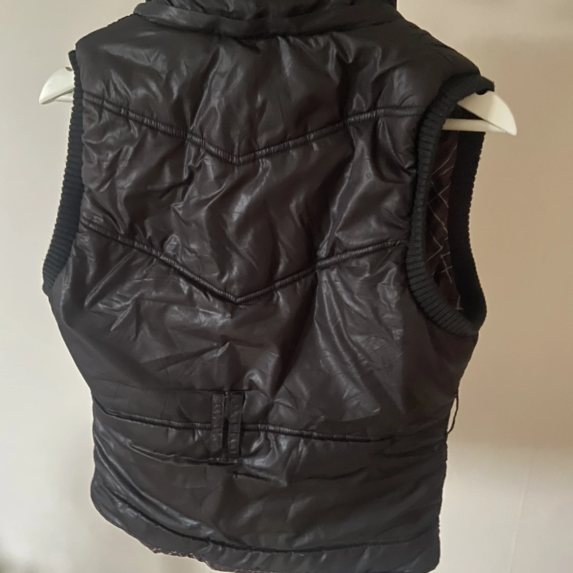 Svart väst S - 90