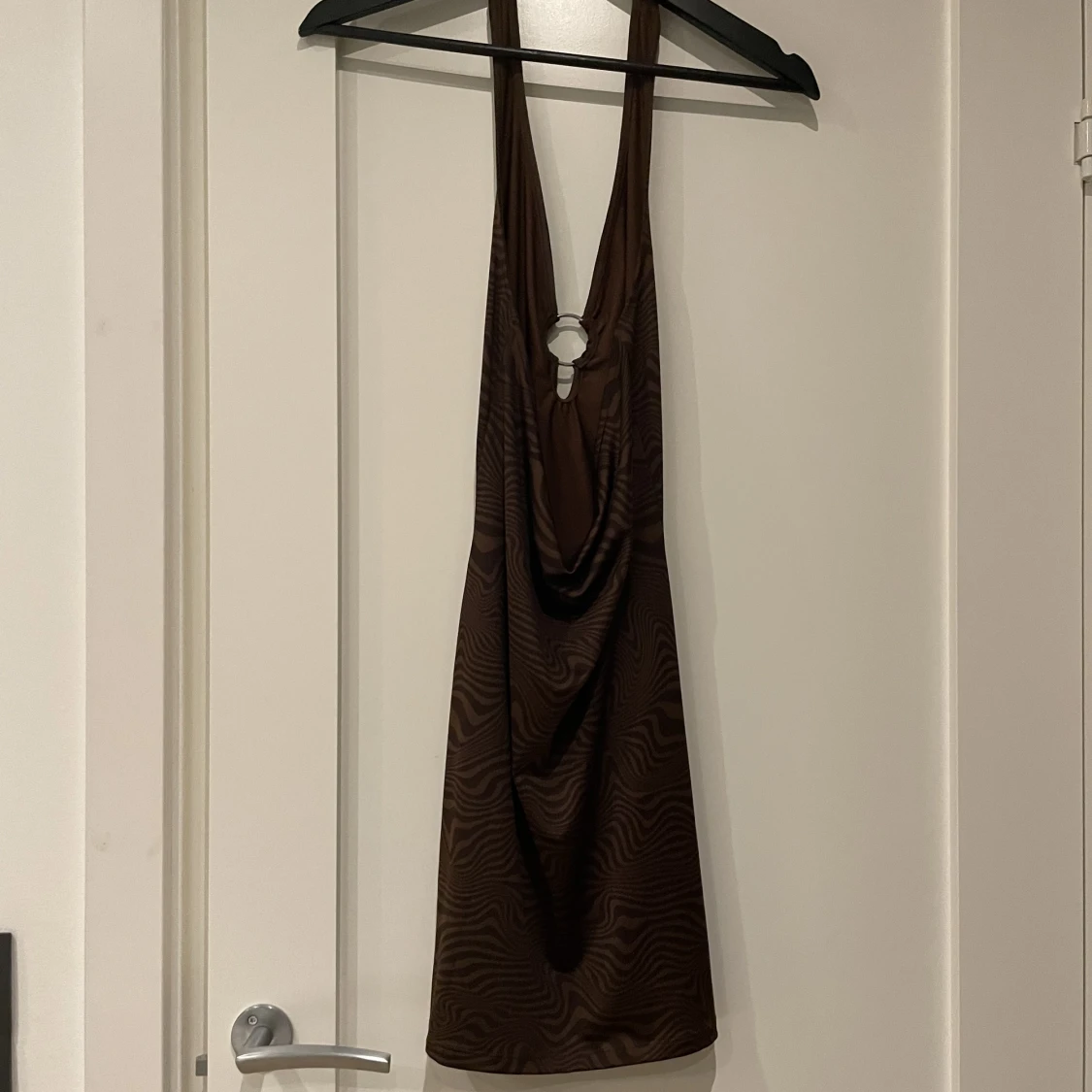 Klänning med öppen rygg  - 90