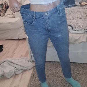 High rise super skinny size 32 women. - Byxorna är från Levi's och håler lämge. 