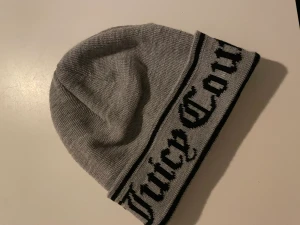 Juicy mössa  - Äkta, köpt på Raglady för 449kr. Kvitto finns. Knappt använt 💗