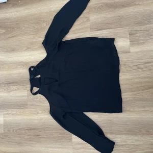 Strl L - Svart tröja från new yorker 