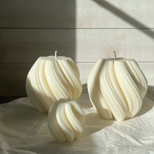 SWIRL LJUS  - Alla ljus är handgjorda, gjorda av 100% stearin och ekologiskt sojavax. SWIRL XL 249:-  SWIRL MINI 69:- här är en kombination med båda ljusen, superfint att ha som design eller att tända! Köp du med🍂😍🕯 spårbart frakt på 66:-