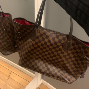 Väska - Väska jättebra skick. Använd fåtal ggr.