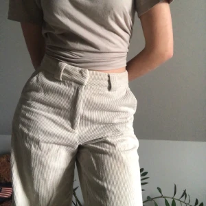 Manchesterbyxor  - Säljer mina manchesterbyxor på grund av att jag växt ifrån dem, skicket är toppen och redo att säljas :) Om ni har några frågor är det bara att fråga på!