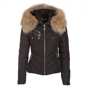 Åkte hollies jacka - Köpt för cirka 4 tusen, ganska använd. Och den saknar hänger på dragkedjan, men det kan man såklart fixa🙌 (Äkta päls)