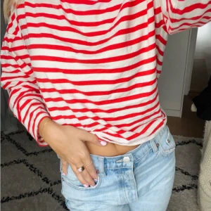 Randig tröja  - Superfin randig tröja från Gina Tricot! Storlek S. Köparen står för frakten❤️