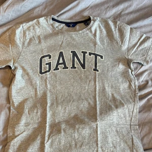 Gant T-shirt - Snygg Gant tröja som inte passar mig längre. Bra skick