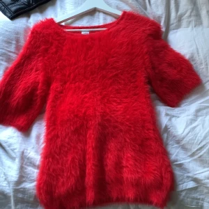 Tröja - Säljer denna super snygga tröja som är lite julig💘💘