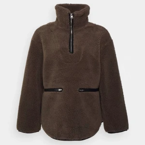 Teddyjacka - Säljer nu min helt nya Arket teddyjacka, endast testad. Storlek S, är oversized. 600kr 🤍