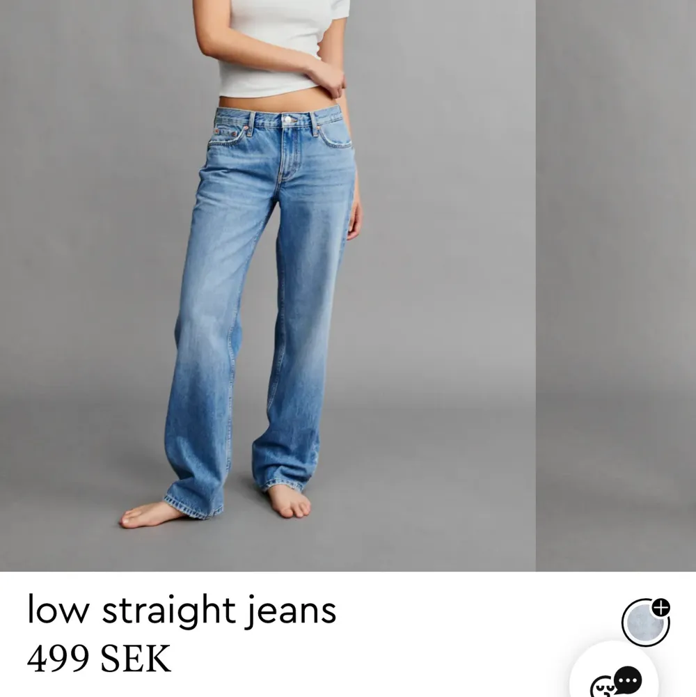 Säljer mina fina low waisted jeans från ginatricot som är helt slutsålda på hemsidan. Endast använda 2 gånger och är i bra skick😍🧡 Frakten ingår inte i priset. Jeans & Byxor.