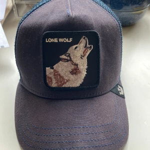 The Farm keps - Superfin The Farm keps med signet ”lone wolf” på❤️ har inte riktigt kommit till användning så mycket men inga skador alls❤️