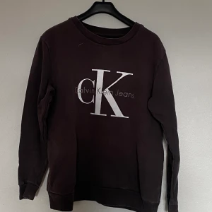 Snygg brun tröja  - En Fin tröja som är jätte mjuk och nästa aldrig använd  Säljer för att inte använt den så mycket som jag ha kunnat.