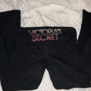 Victoria Secret yoga pants - VS bootcut yoga pants💋tryck nt på köp direkt