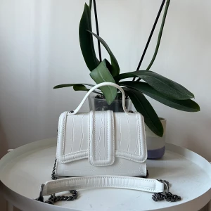 Vit väska från zara - Väska från zara
