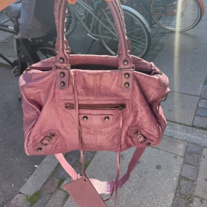 Balenciaga väska  - Säljer min favorit väska!