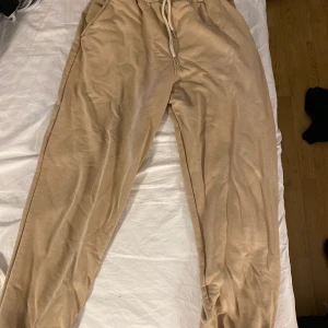 Beiga mjukisbyxor - Beiga mjukisbyxor från Madlady