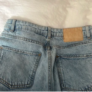 Zara byxor  - Jätte fina blåa zara byxor!💕 säljer på grund av dom va för små.  ⚠️-inte mina bilder-⚠️  