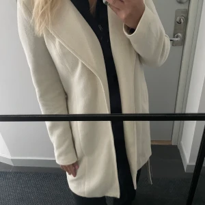 Beige kappa - Beige kappa från VeroModa storlek M, superfint skick