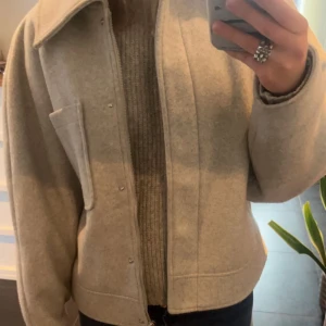 Höstkappa  - Super fin och skön höstkappa från NA-KD i storlek 36!