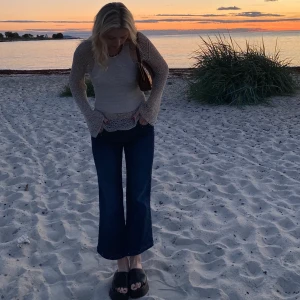 Only jeans - Säljer dessa skitsnygga vintage jeansen från Only! Skriv för fler bilder! Jag är 170 som referens. Frakt står köparen för💋